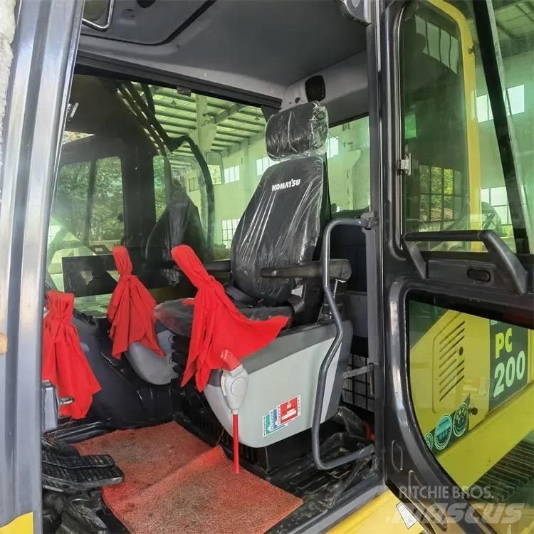Komatsu PC200-8 Гусеничные экскаваторы
