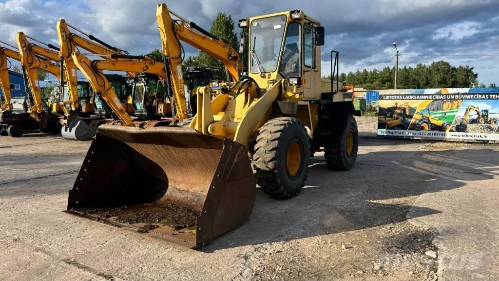 Komatsu WA 200 Фронтальные погрузчики