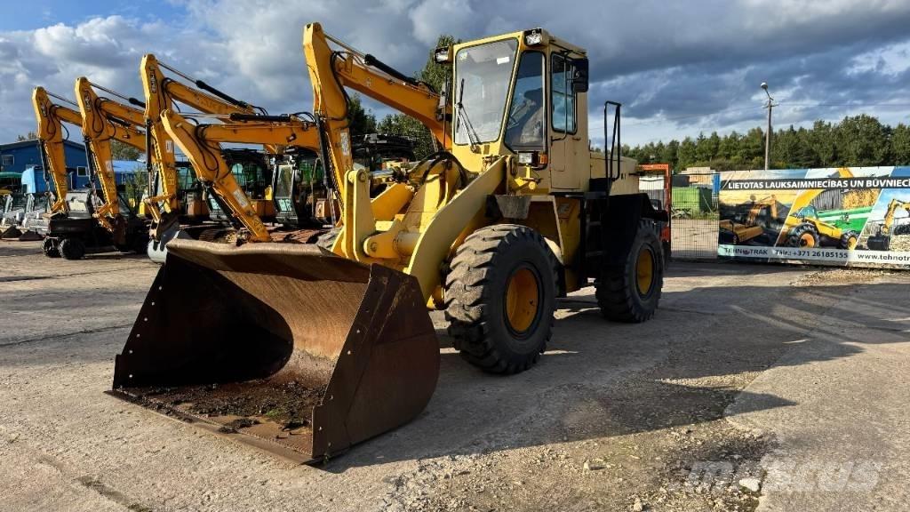 Komatsu WA 200 Фронтальные погрузчики
