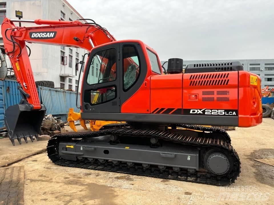 Doosan DX 225 LCA Гусеничные экскаваторы