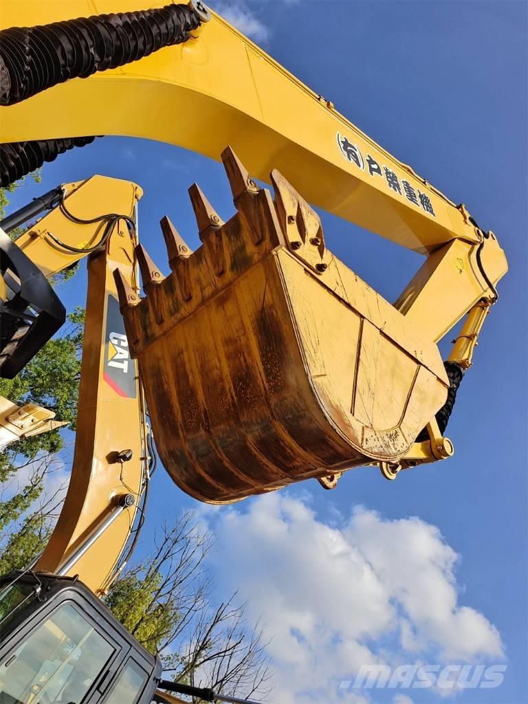 Komatsu PC 200 Гусеничные экскаваторы