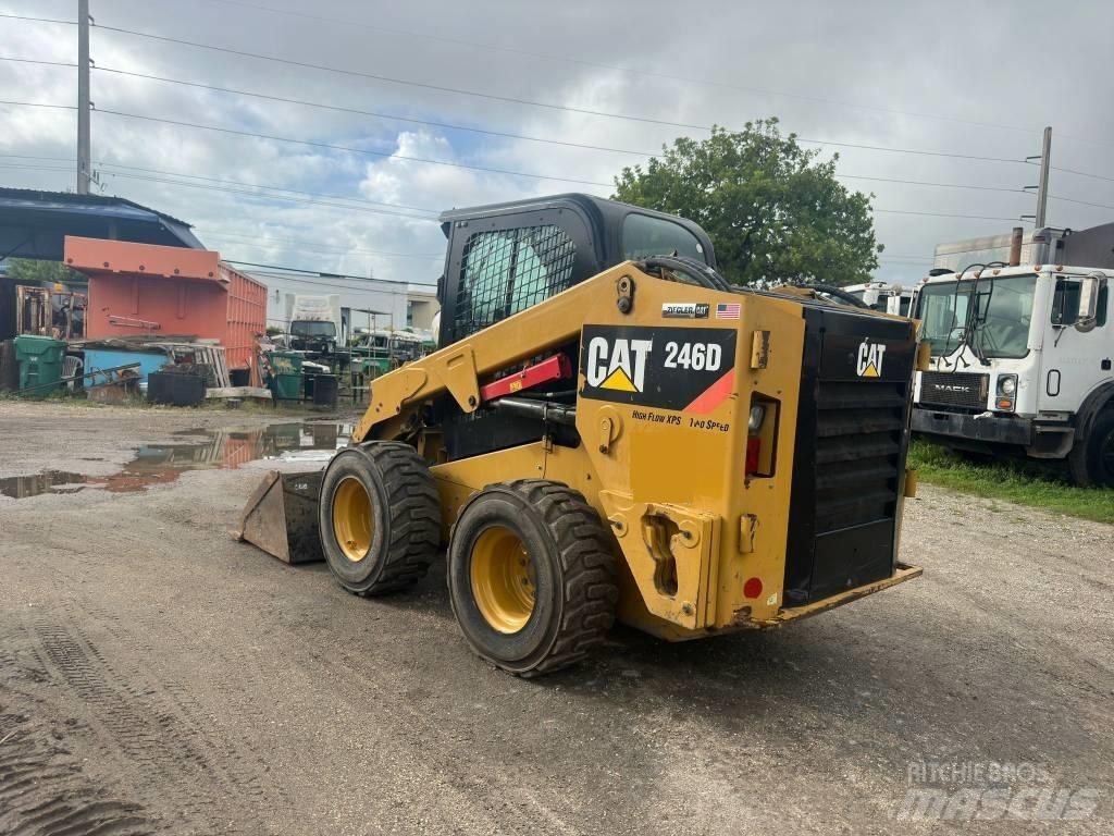 CAT 246 D Мини-погрузчики
