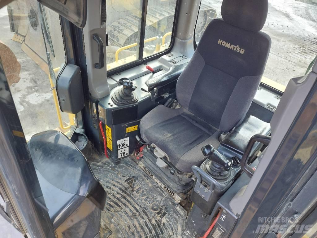 Komatsu D65PX-18 Гусеничные бульдозеры