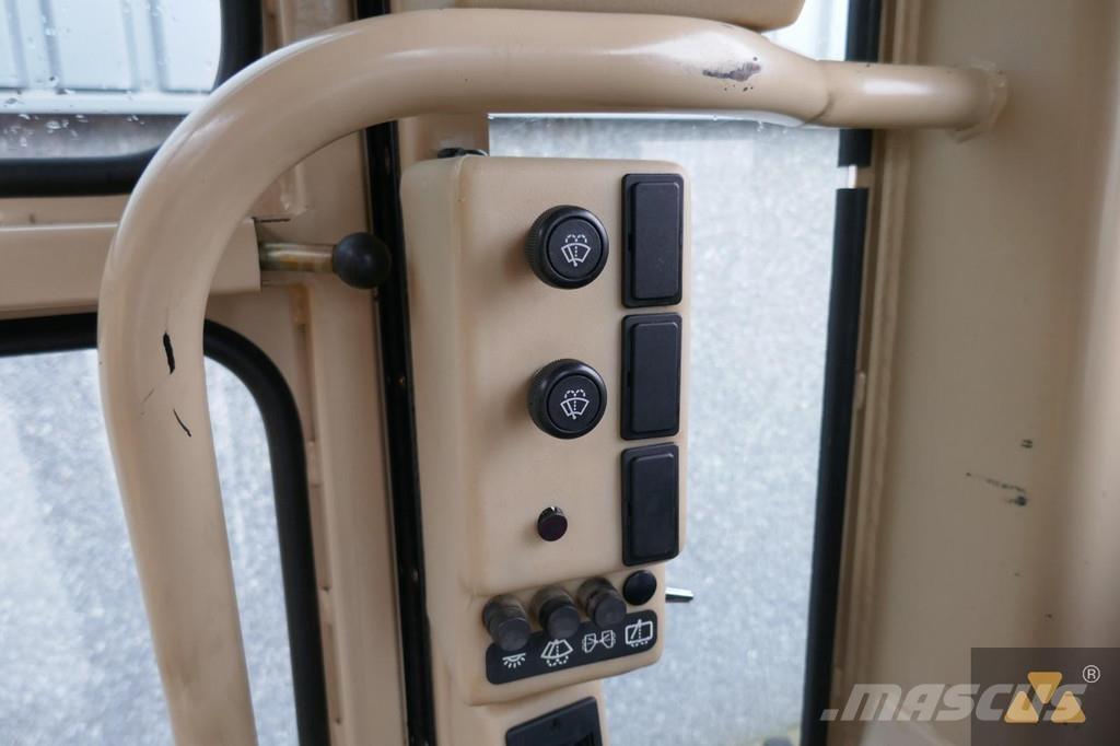 CAT 140H Ex-army Грейдеры