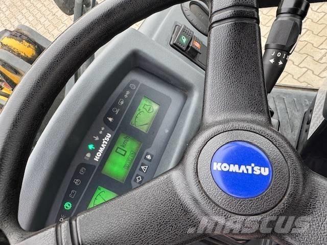Komatsu WA 80 M Фронтальные погрузчики