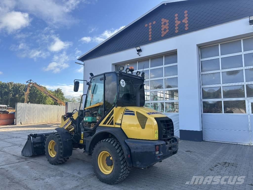 Komatsu WA 80-6 Фронтальные погрузчики