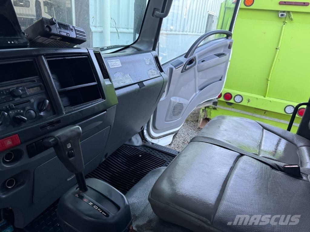Isuzu NRR Мусоровозы