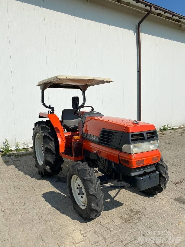 Kubota GL320 Коммунальные тракторы