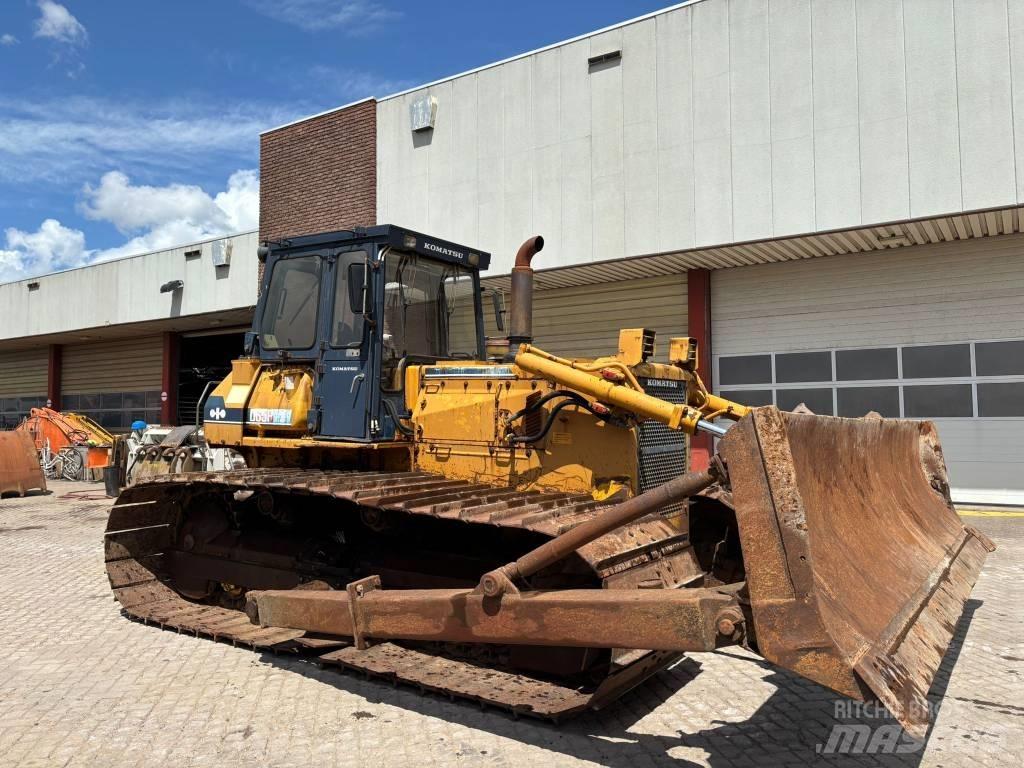 Komatsu D65PX-8 Гусеничные бульдозеры