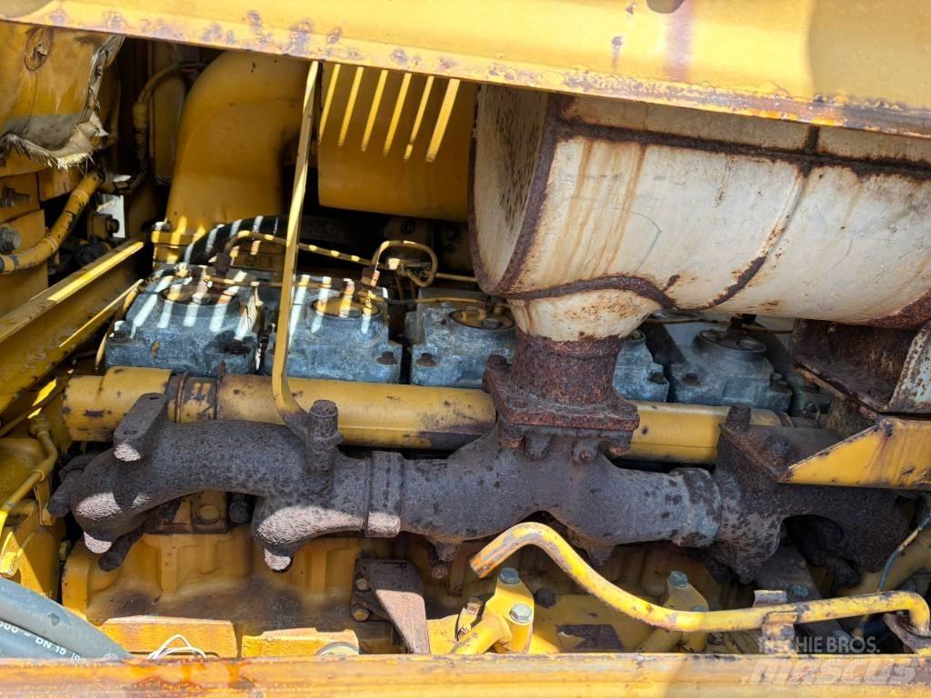 Komatsu D65PX-8 Гусеничные бульдозеры