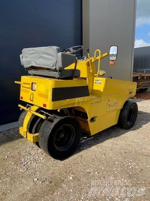 Sakai TS 160 Пневматические катки