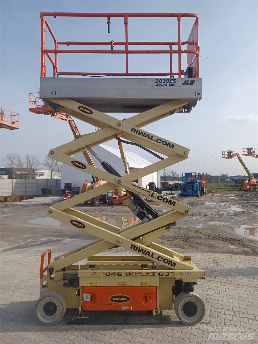 JLG 2030ES Ножничные подъемники
