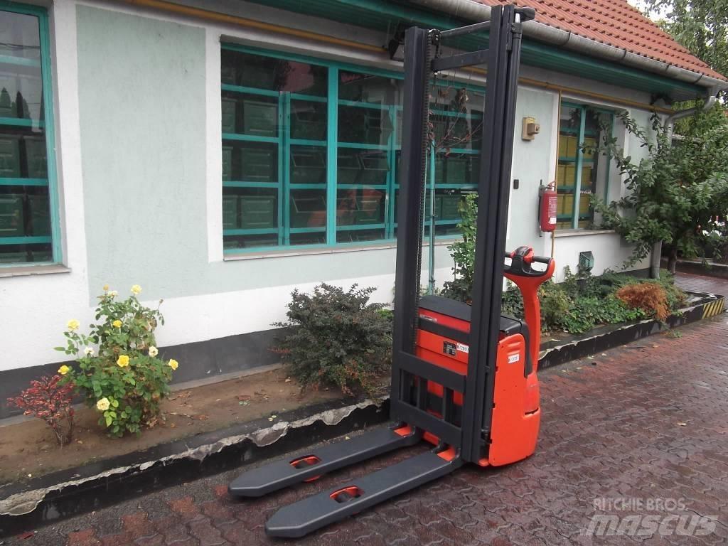 Linde L12 /379/ V-2097 Самоходные электроштабелёры