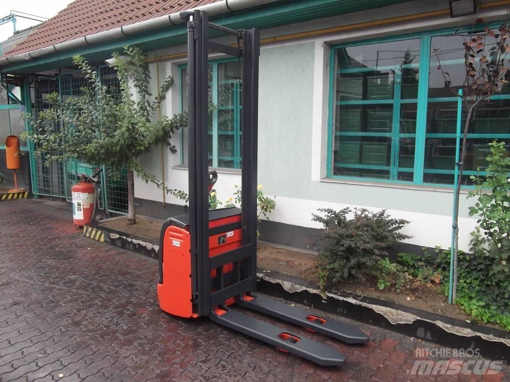 Linde L12 /379/ V-2097 Самоходные электроштабелёры