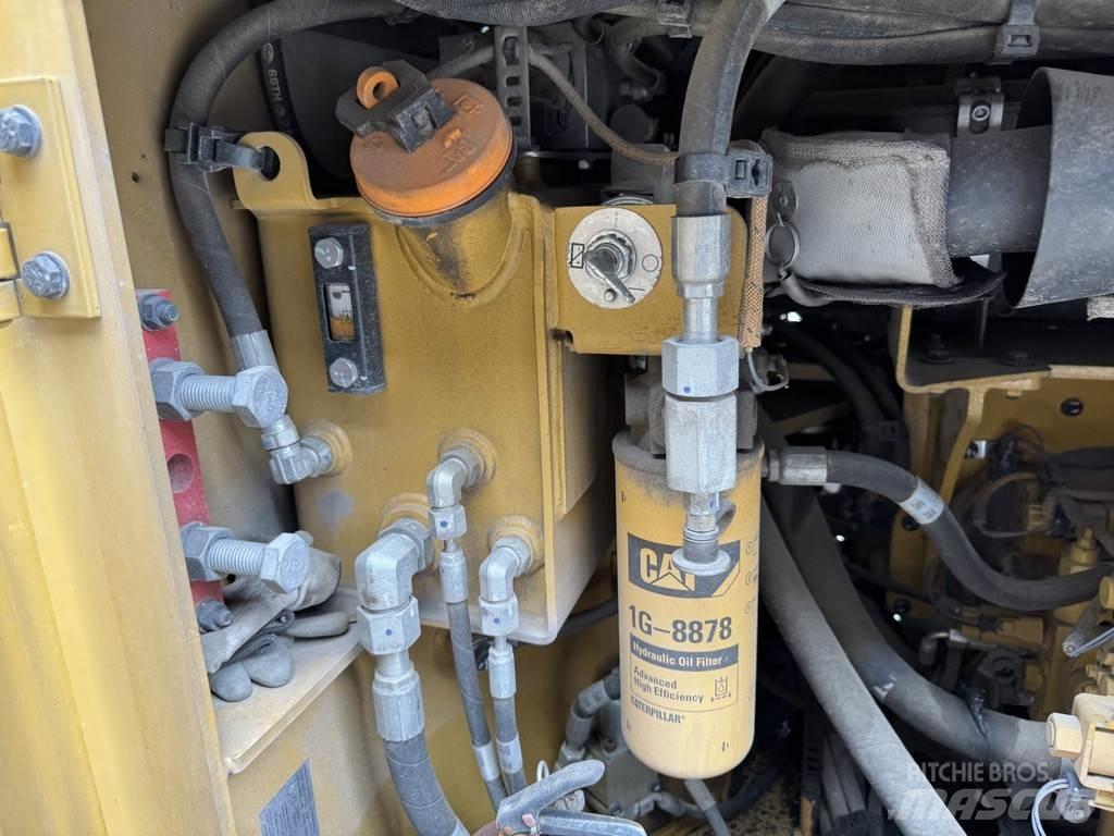 CAT CB10 Катки тротуарные