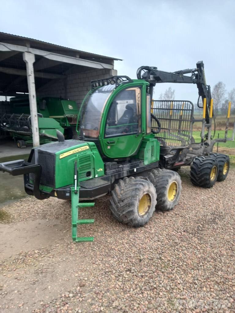 John Deere 810E Форвардеры