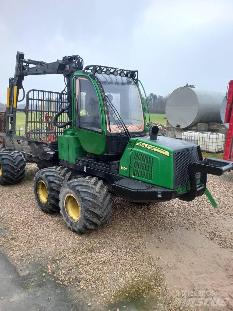 John Deere 810E Форвардеры