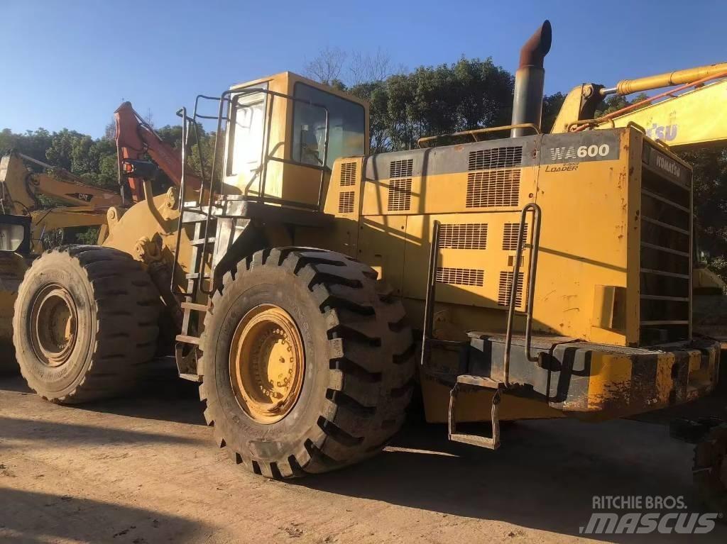 Komatsu WA 600-3 Фронтальные погрузчики