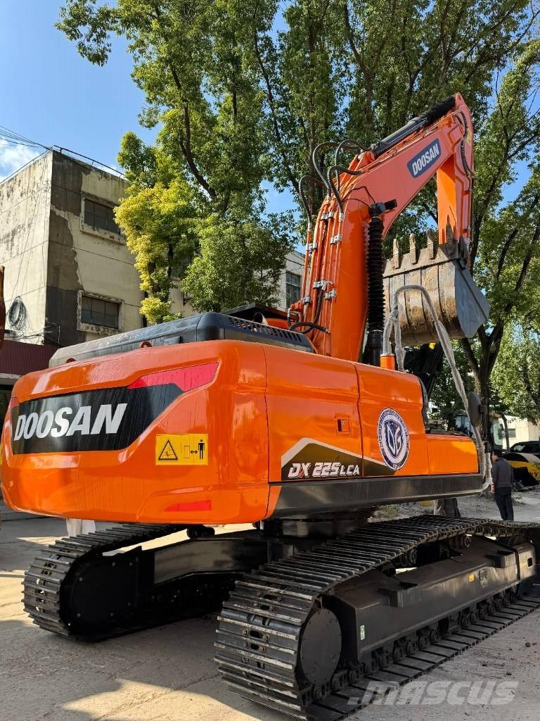 Doosan DX 225 Гусеничные экскаваторы