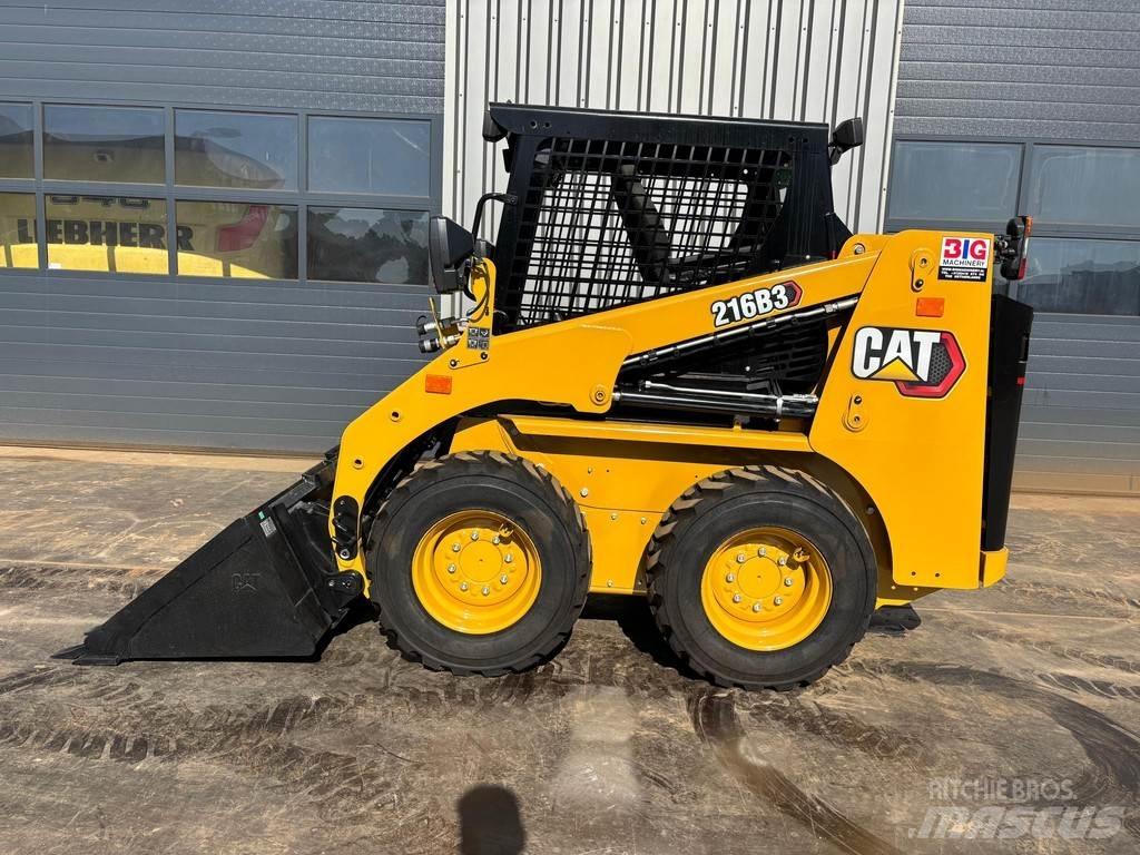 CAT 216B3 Фронтальные погрузчики