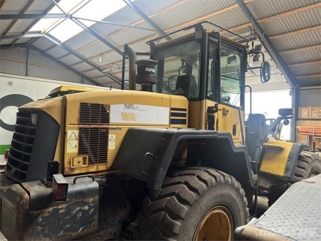 Komatsu WA250PZ-5 Фронтальные погрузчики