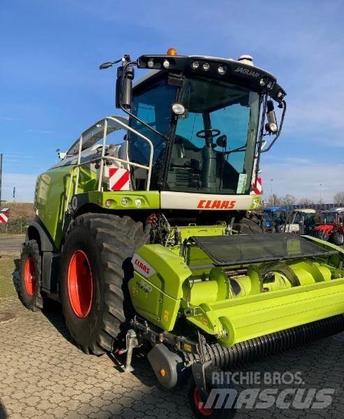 CLAAS JAGUAR 970 Самоходные кормоуборочные комбайны