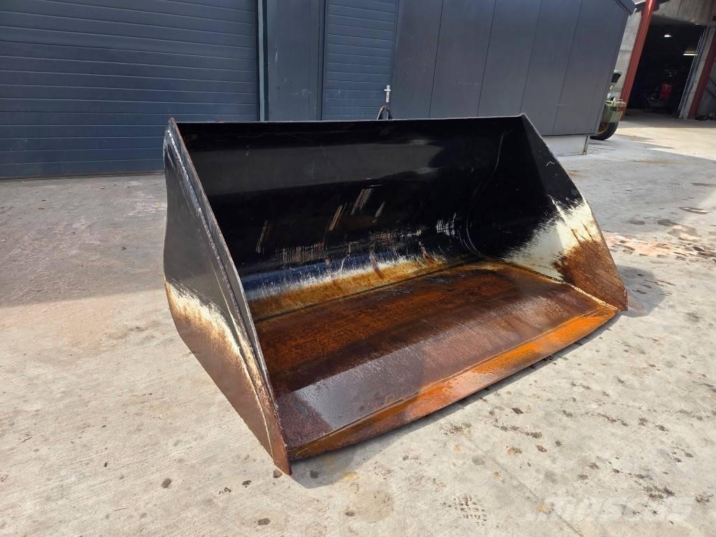 JLG 2450 / 2400 Навесные фронтальные погрузчики
