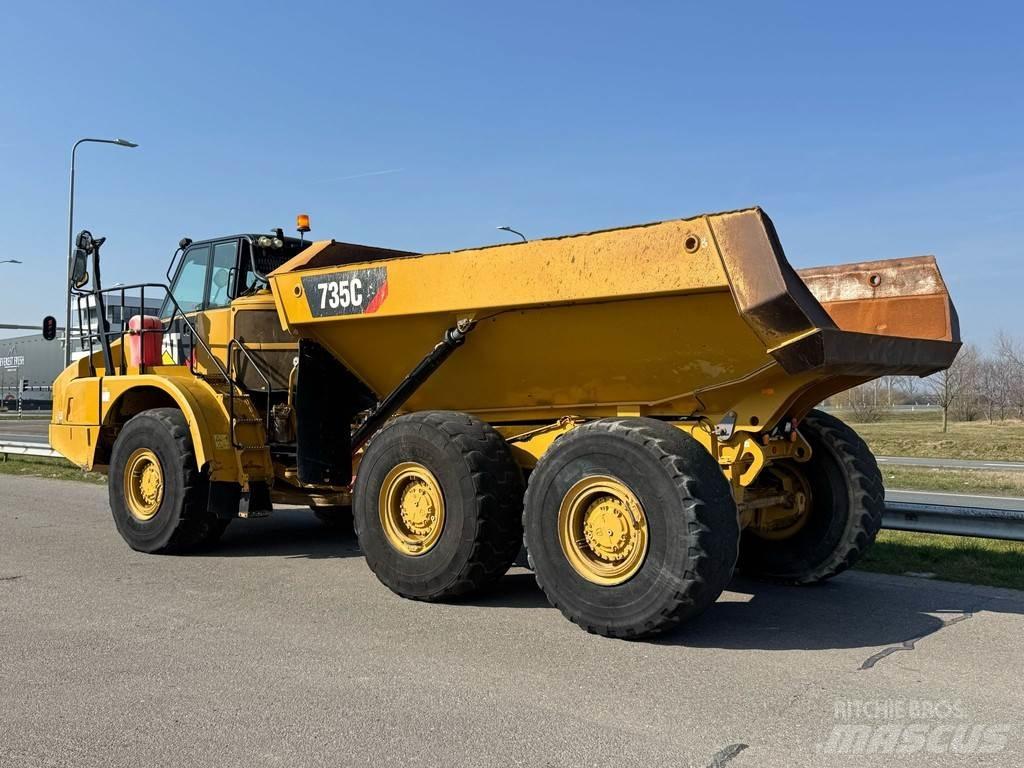 CAT 735C Шарнирно-сочленённые самосвалы