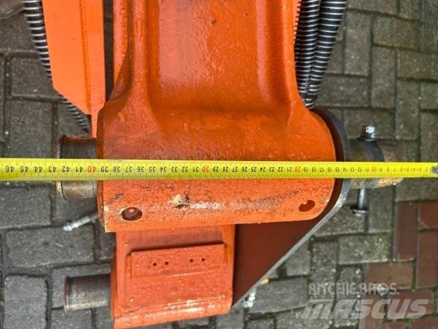 Hitachi ZX 135 Гусеничные экскаваторы
