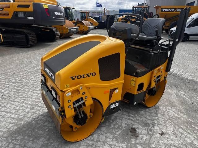 Volvo DD25B Катки тротуарные