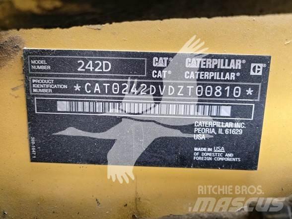 CAT 242D Мини-погрузчики