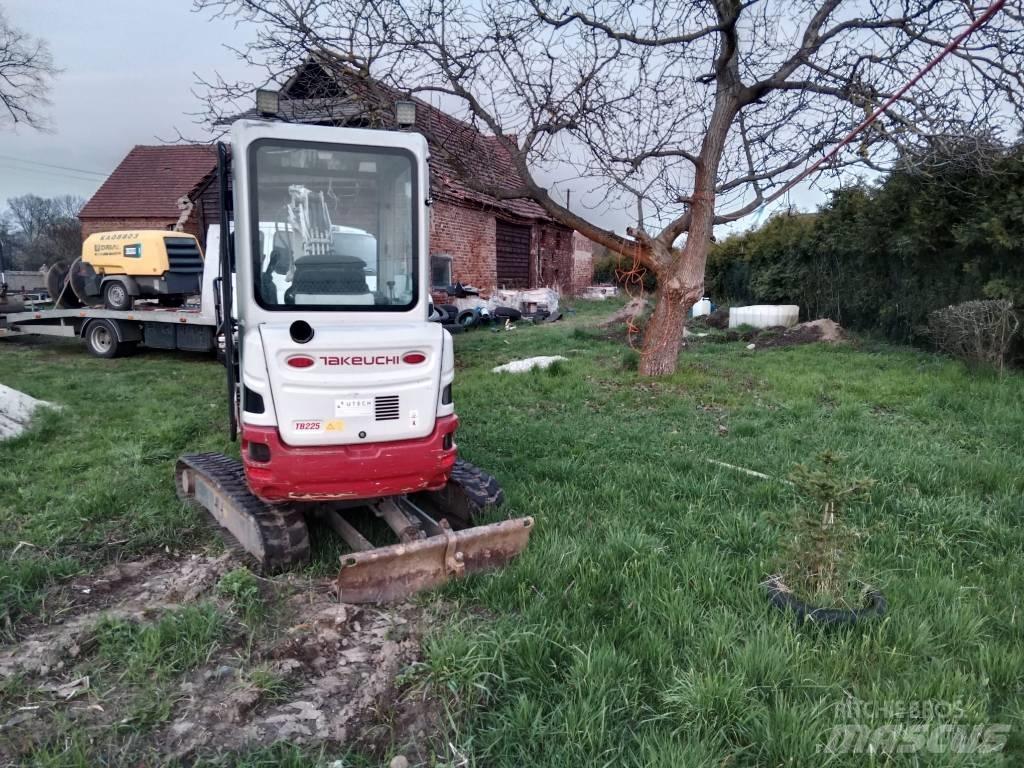 Takeuchi TB 225 Мини-экскаваторы