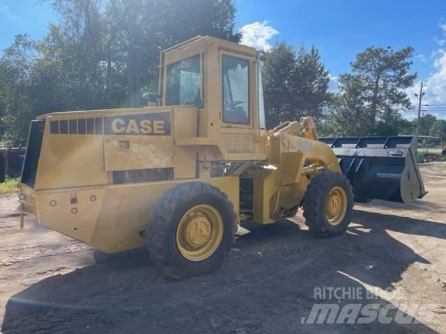CASE 621 Фронтальные погрузчики