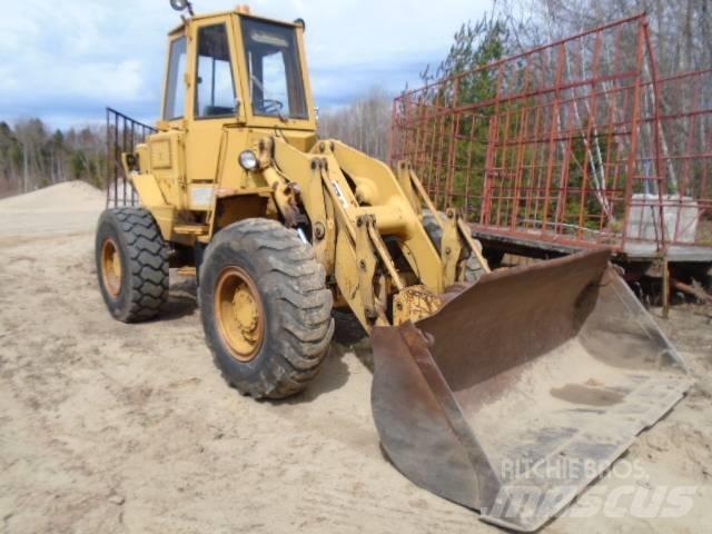 CAT 930 Фронтальные погрузчики