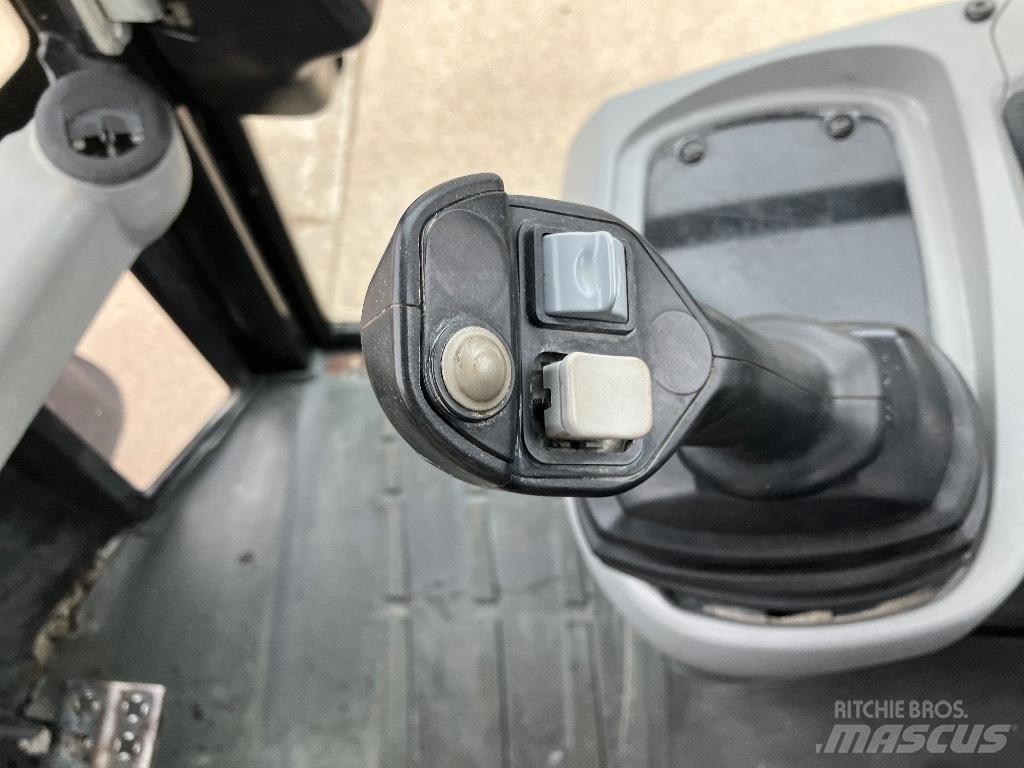 CAT 906 H Фронтальные погрузчики