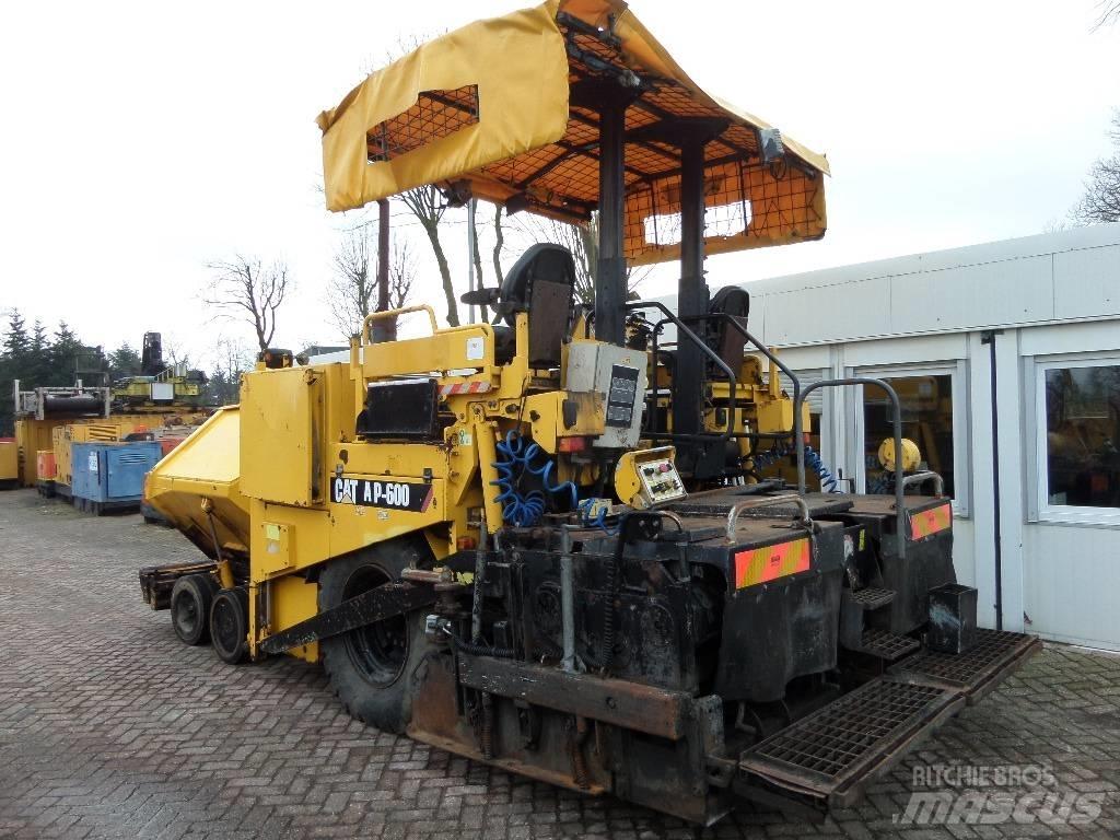 CAT AP 600 Асфальтоукладчики