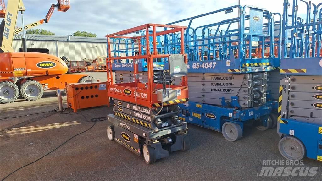 SkyJack SJIII3219 Ножничные подъемники