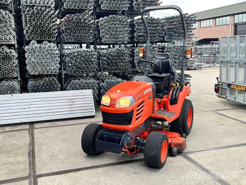 Kubota BX 2350 Коммунальные тракторы