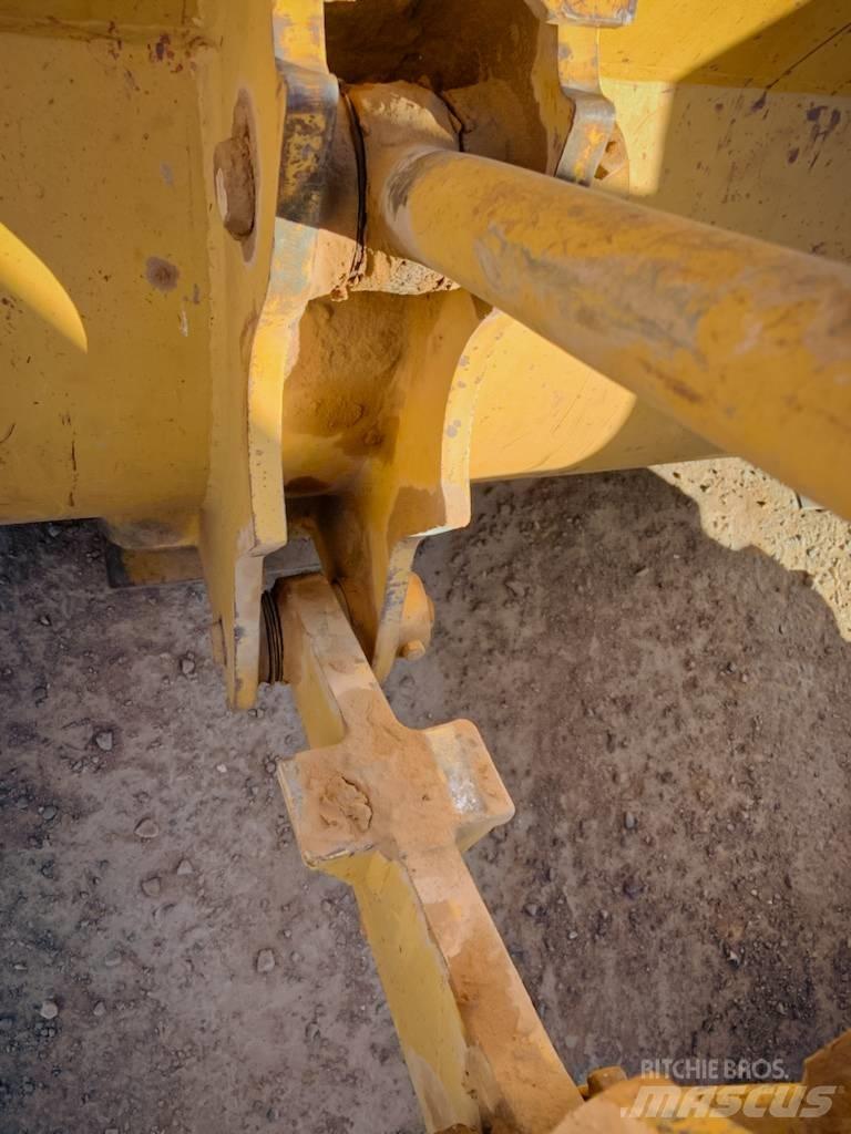 CAT 920 Фронтальные погрузчики