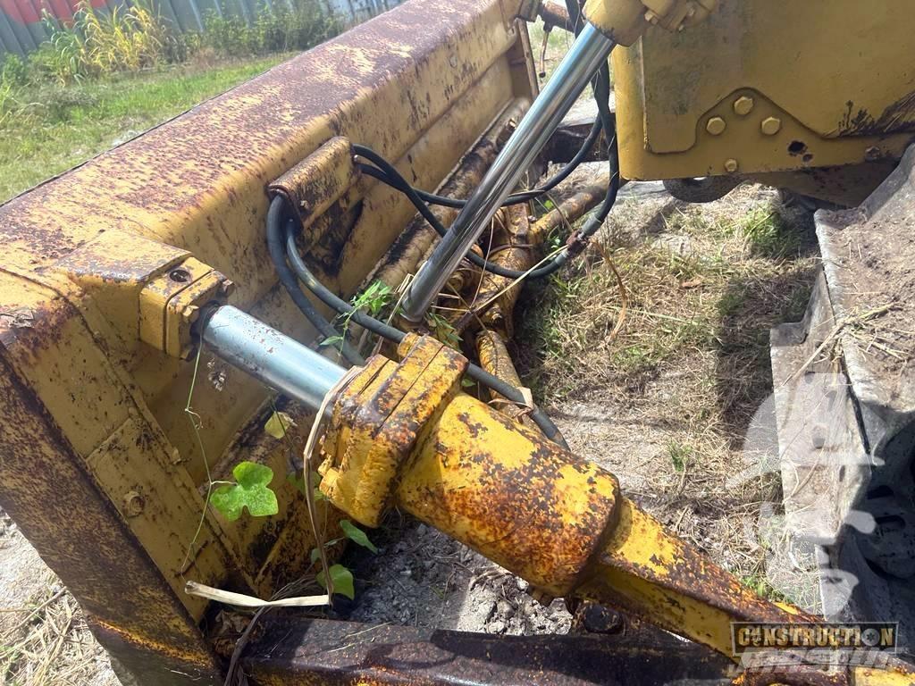 CAT D 6 C Гусеничные бульдозеры