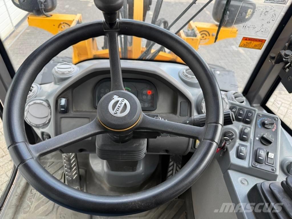 Volvo L 25 F Фронтальные погрузчики