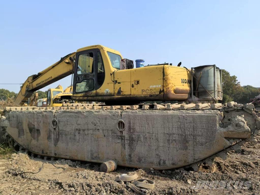 Komatsu PC 200-6 Экскаваторы-амфибии