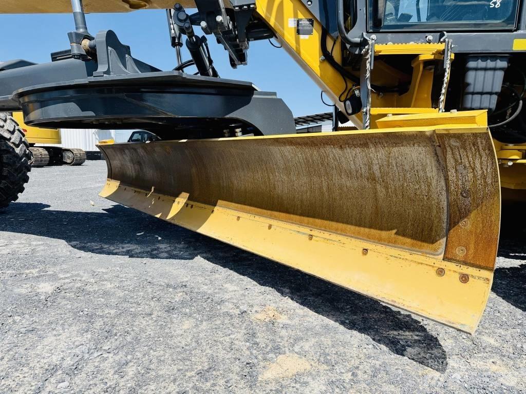 DEERE 672G Грейдеры