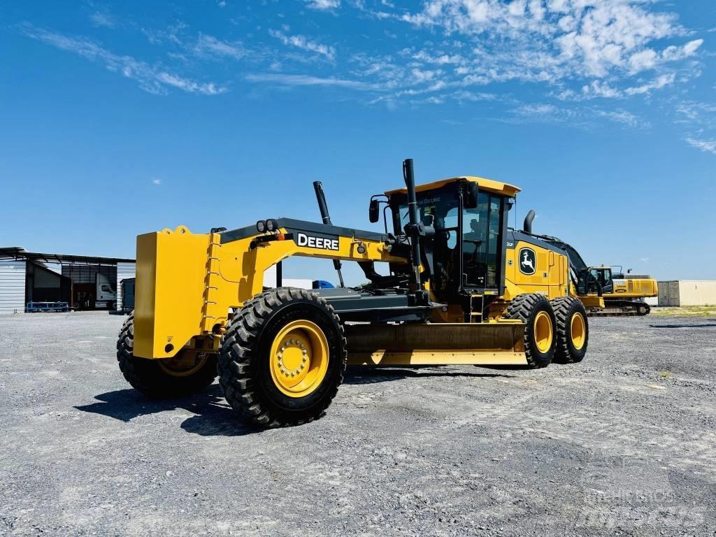 DEERE 672G Грейдеры