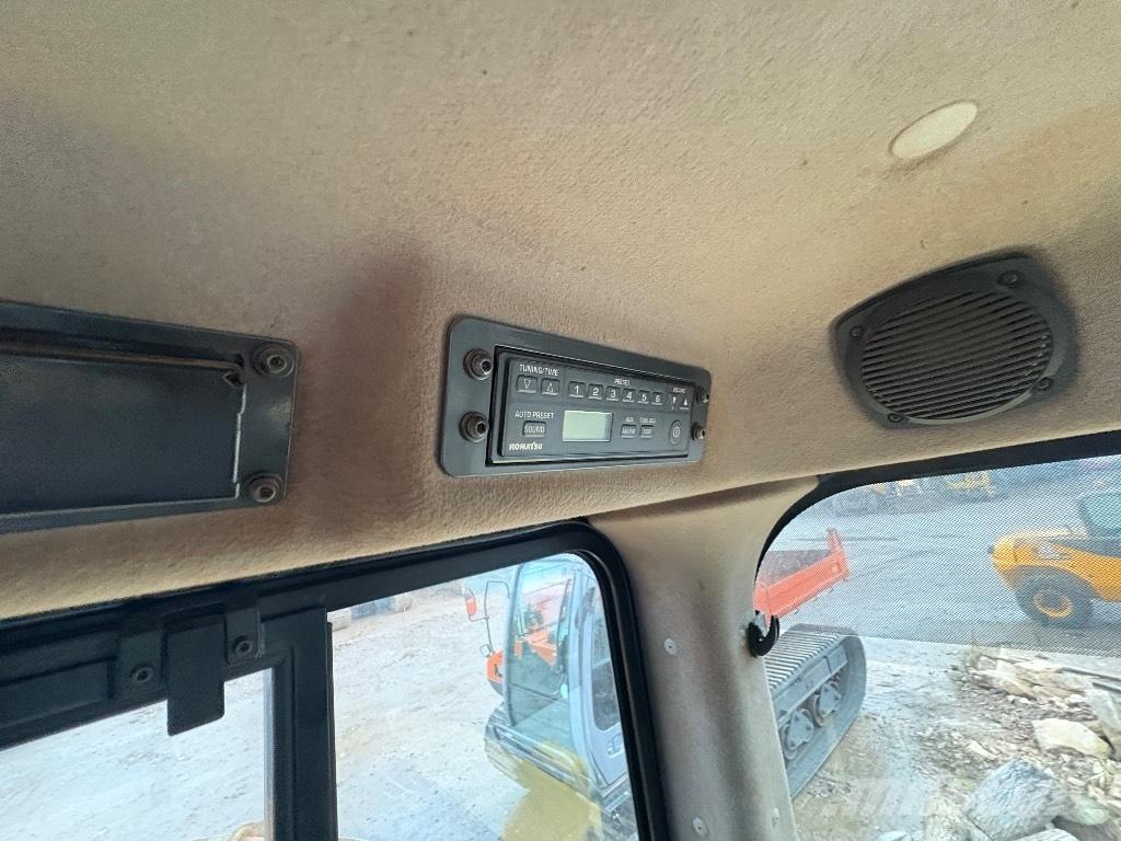 Komatsu D65PX-18 Гусеничные бульдозеры