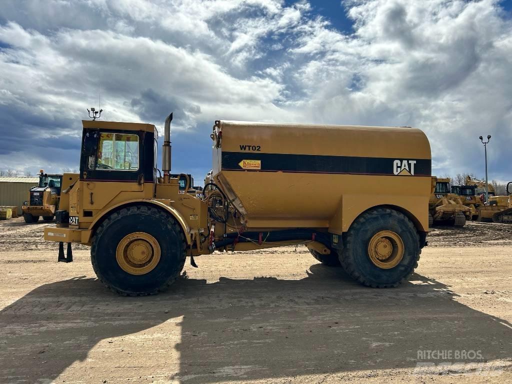 CAT 25D Поливочные машины