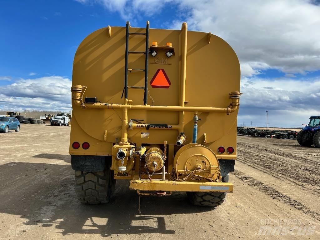 CAT 25D Поливочные машины