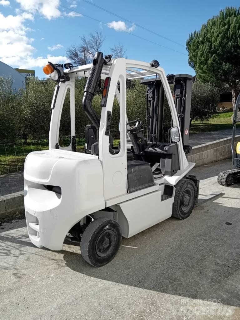UniCarriers DX 25 Дизельные погрузчики