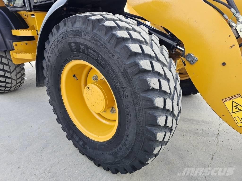 CAT 908M Фронтальные погрузчики