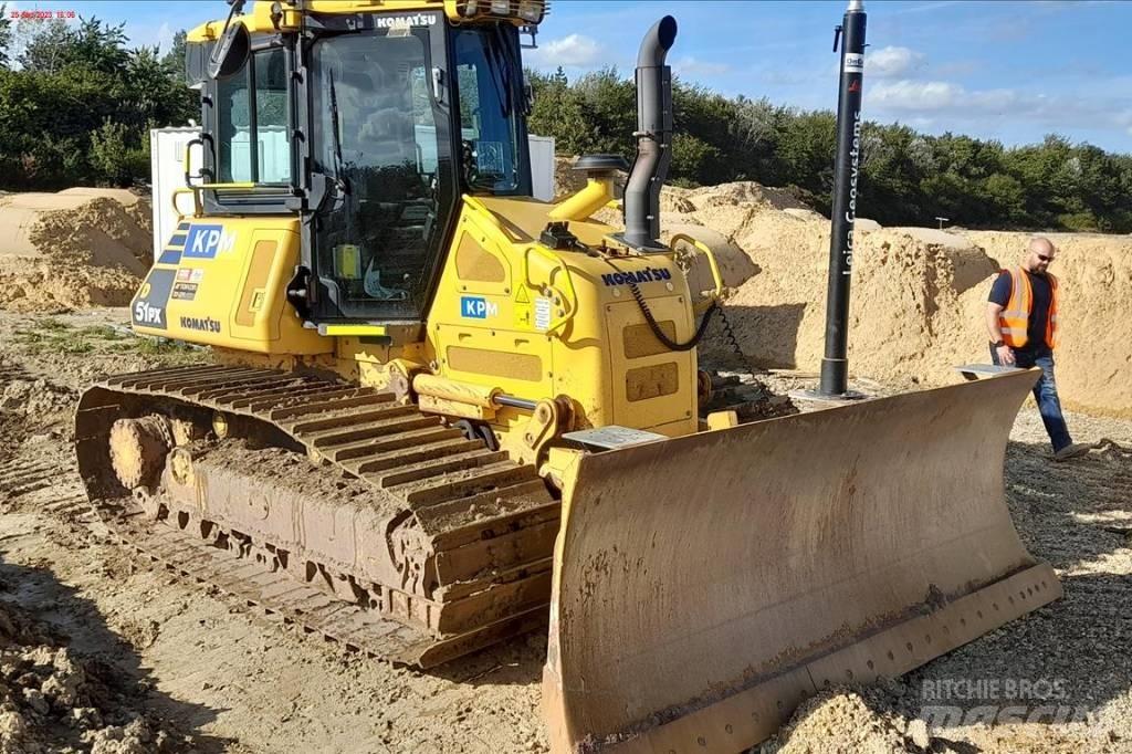 Komatsu D51 PX-24 Гусеничные бульдозеры